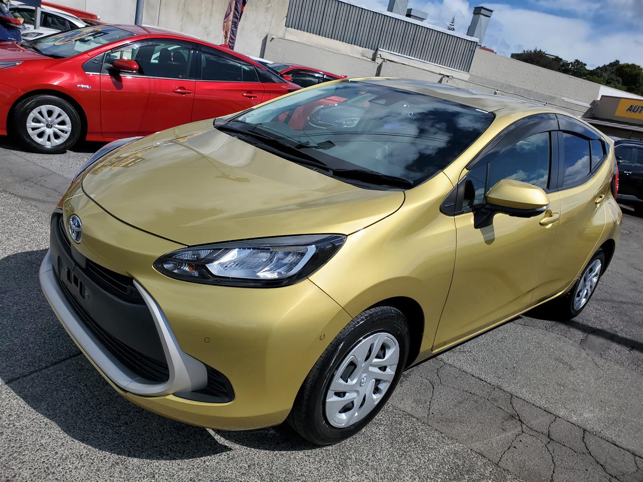 2021 Toyota Aqua thumbnail