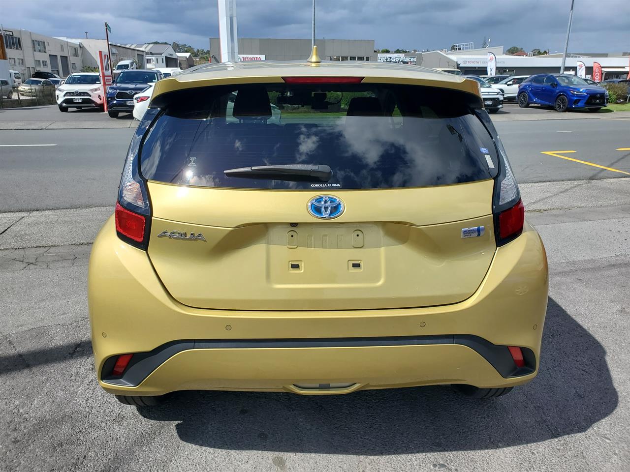 2021 Toyota Aqua thumbnail