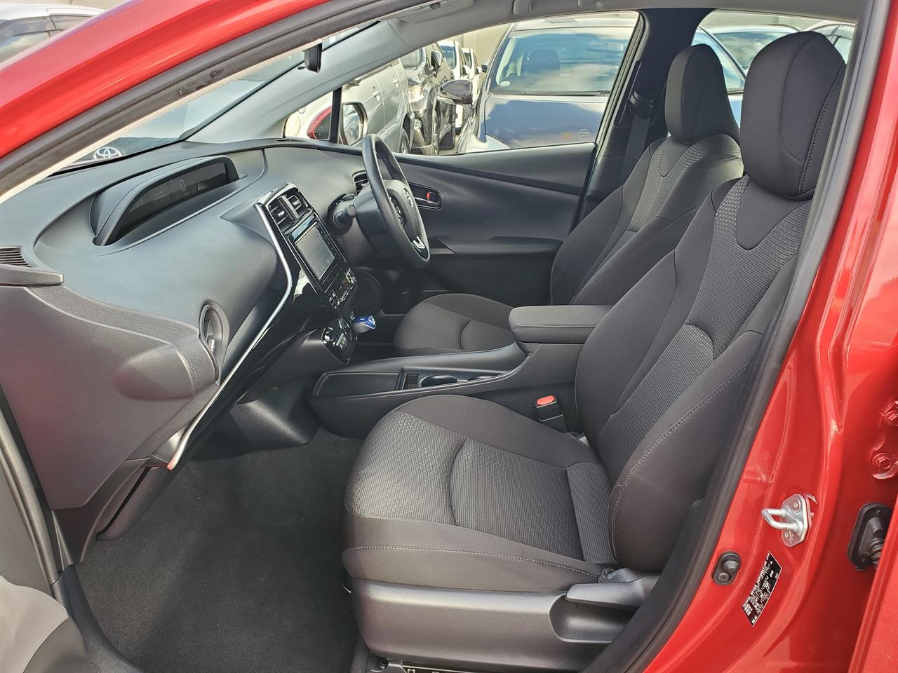 2019 Toyota Prius thumbnail
