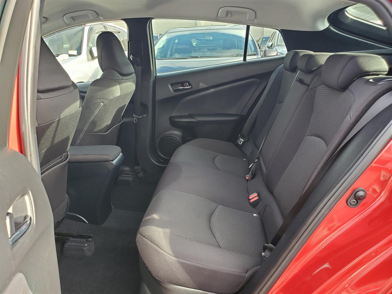 2019 Toyota Prius thumbnail