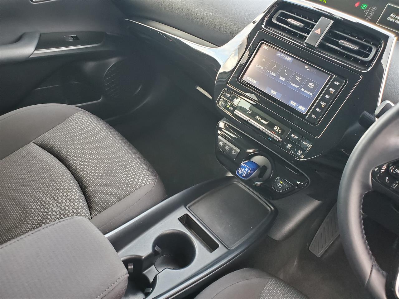 2019 Toyota Prius thumbnail