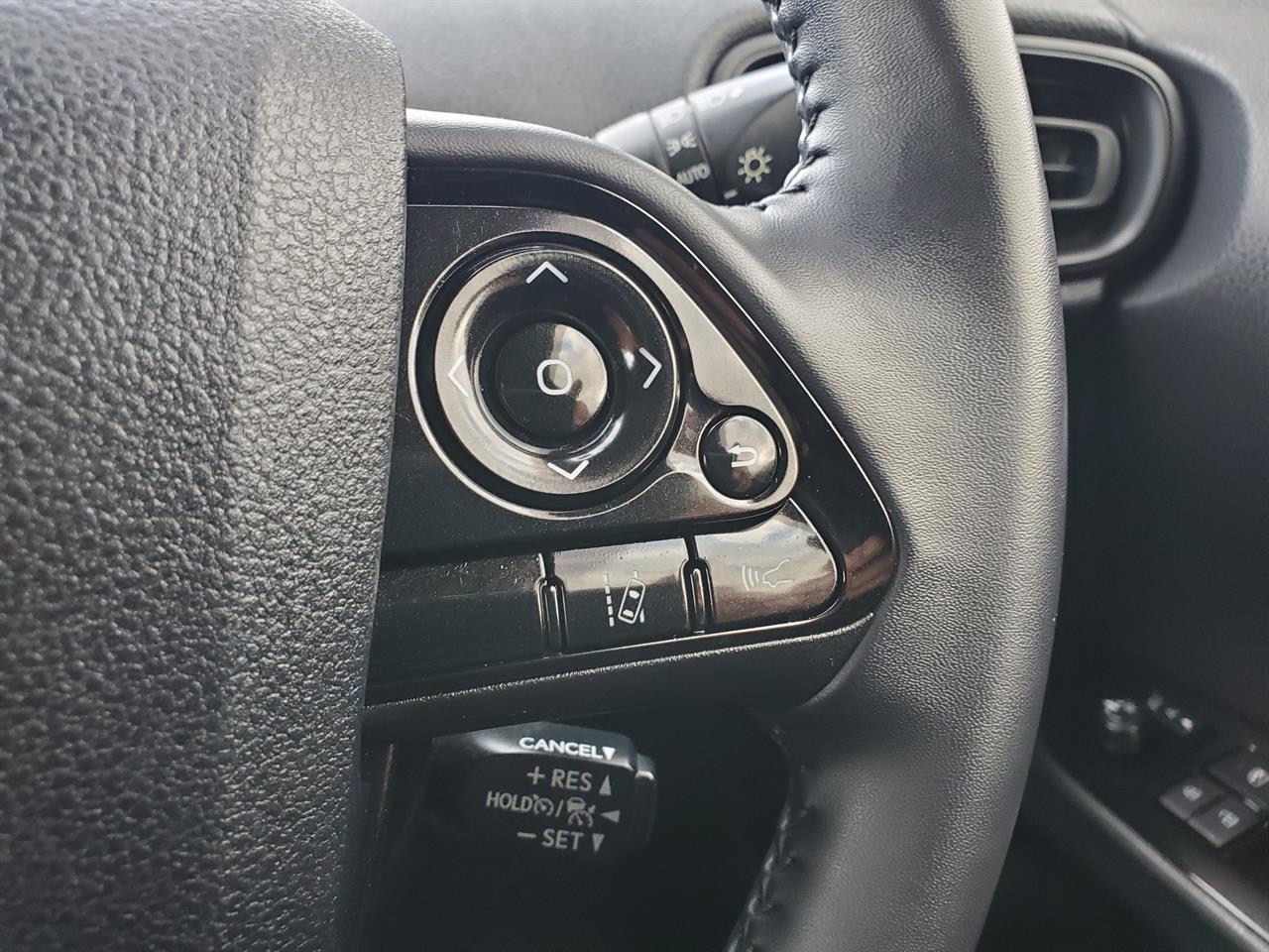 2019 Toyota Prius thumbnail