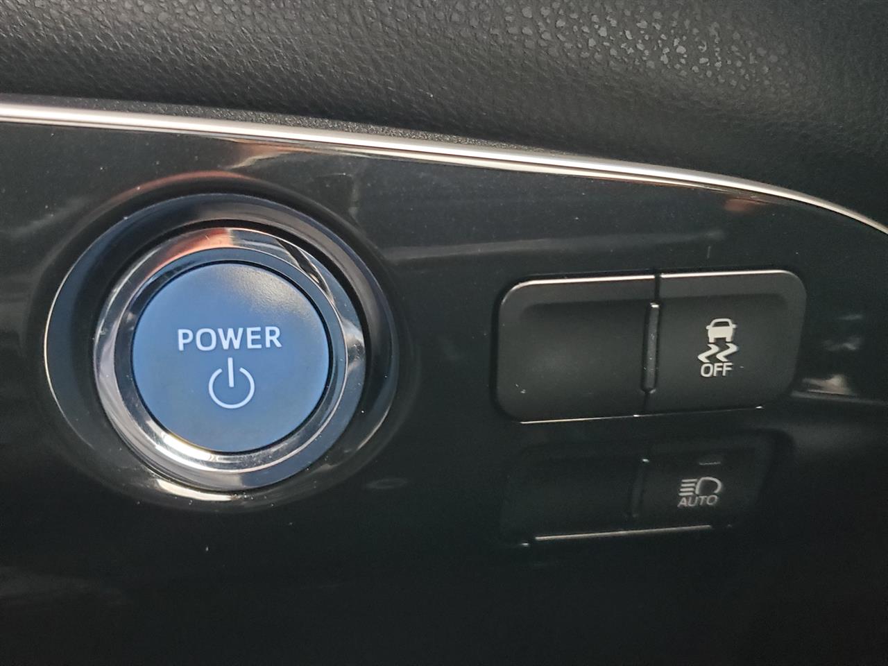 2019 Toyota Prius thumbnail