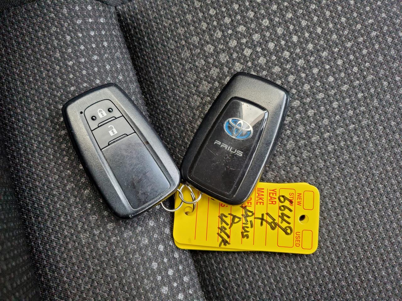 2019 Toyota Prius thumbnail