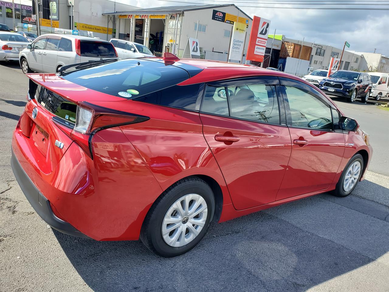 2019 Toyota Prius thumbnail