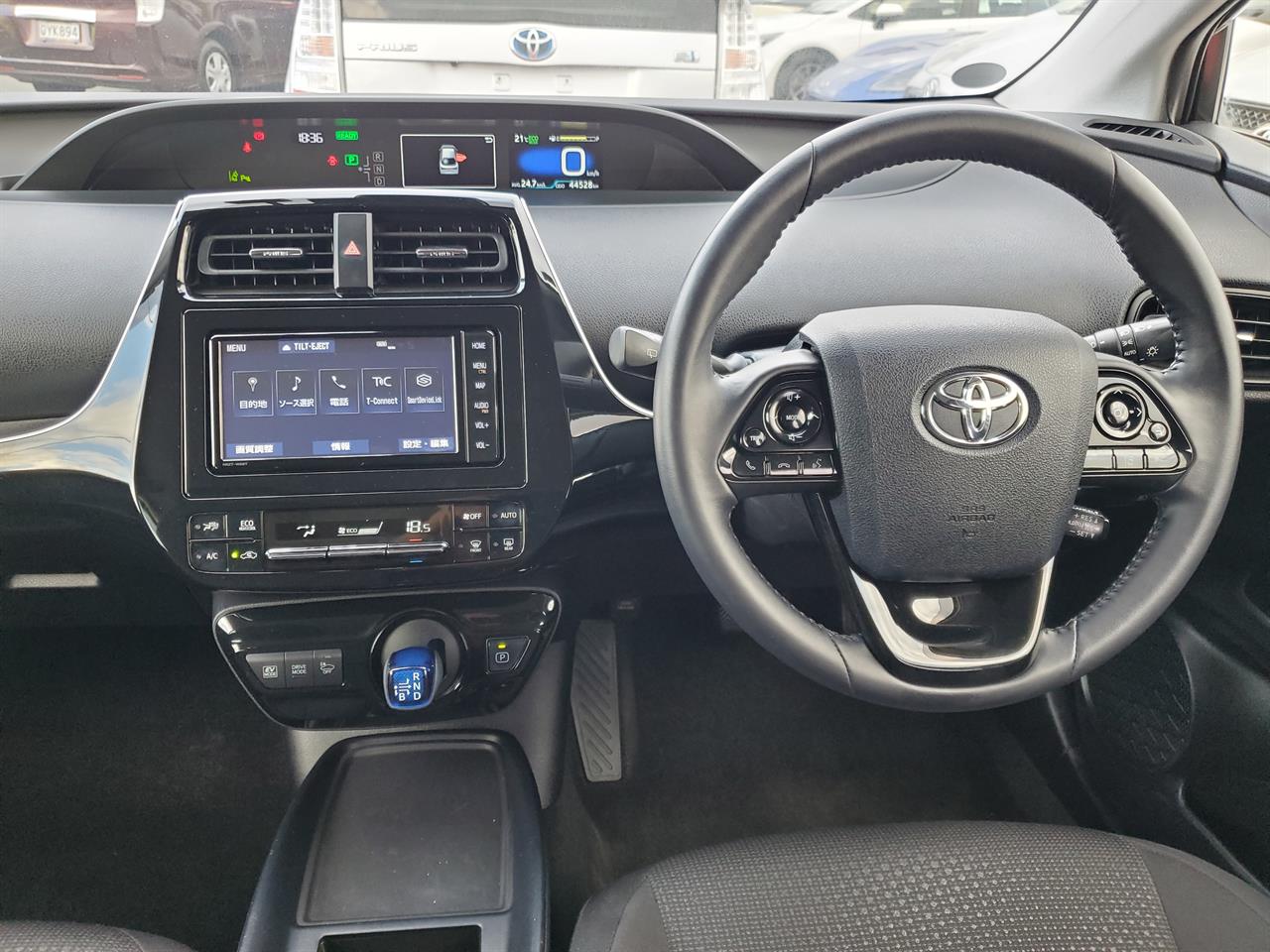 2019 Toyota Prius thumbnail