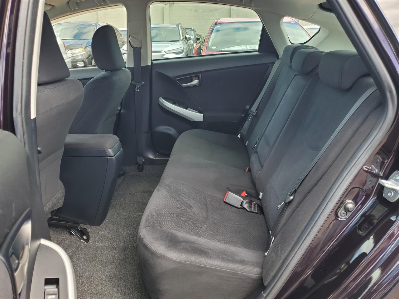 2014 Toyota Prius thumbnail