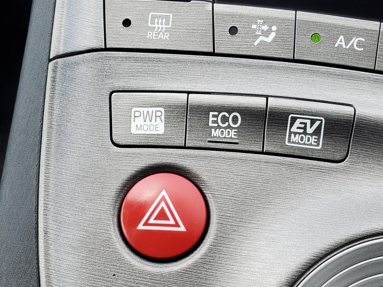 2014 Toyota Prius thumbnail