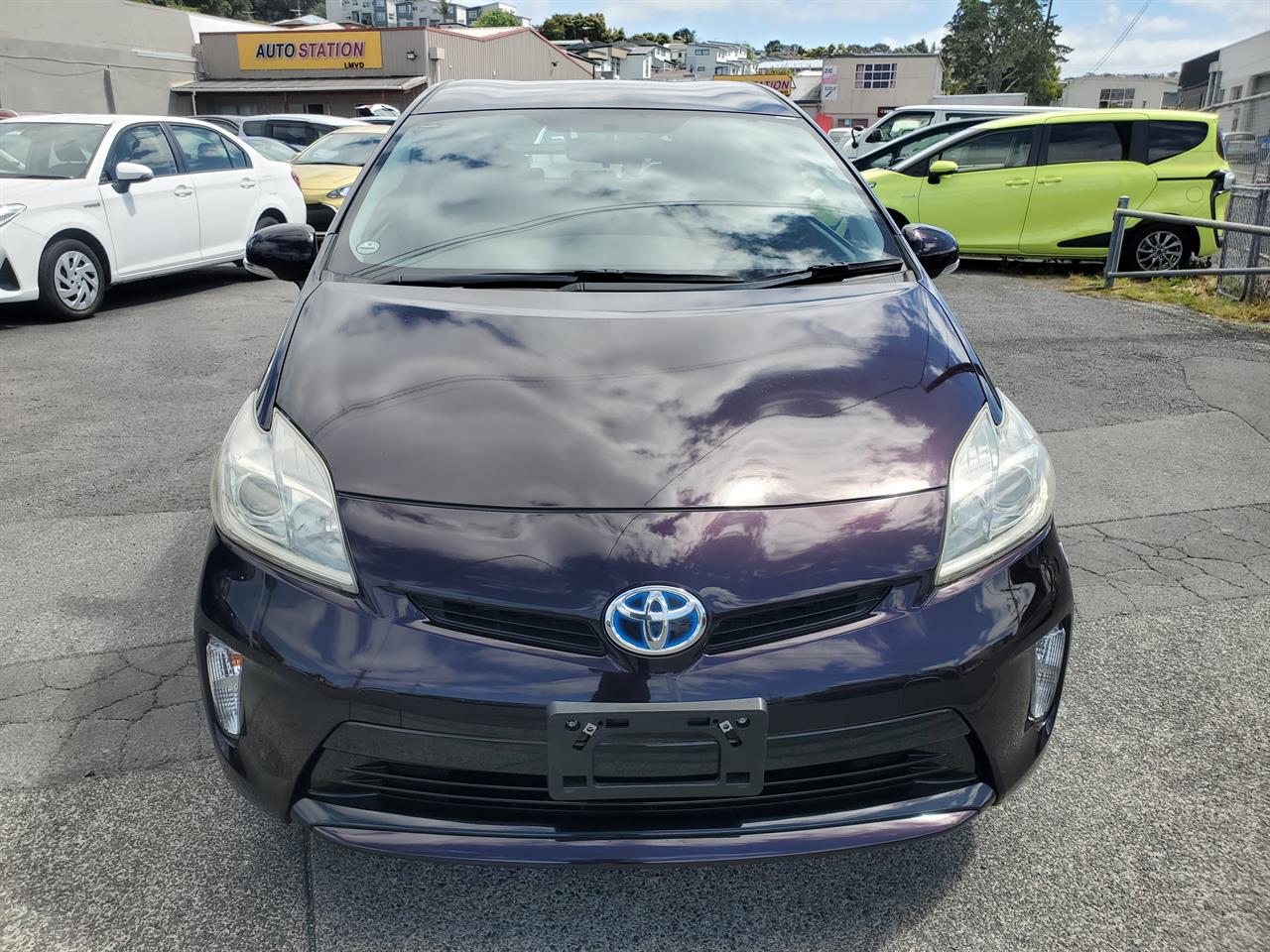 2014 Toyota Prius thumbnail