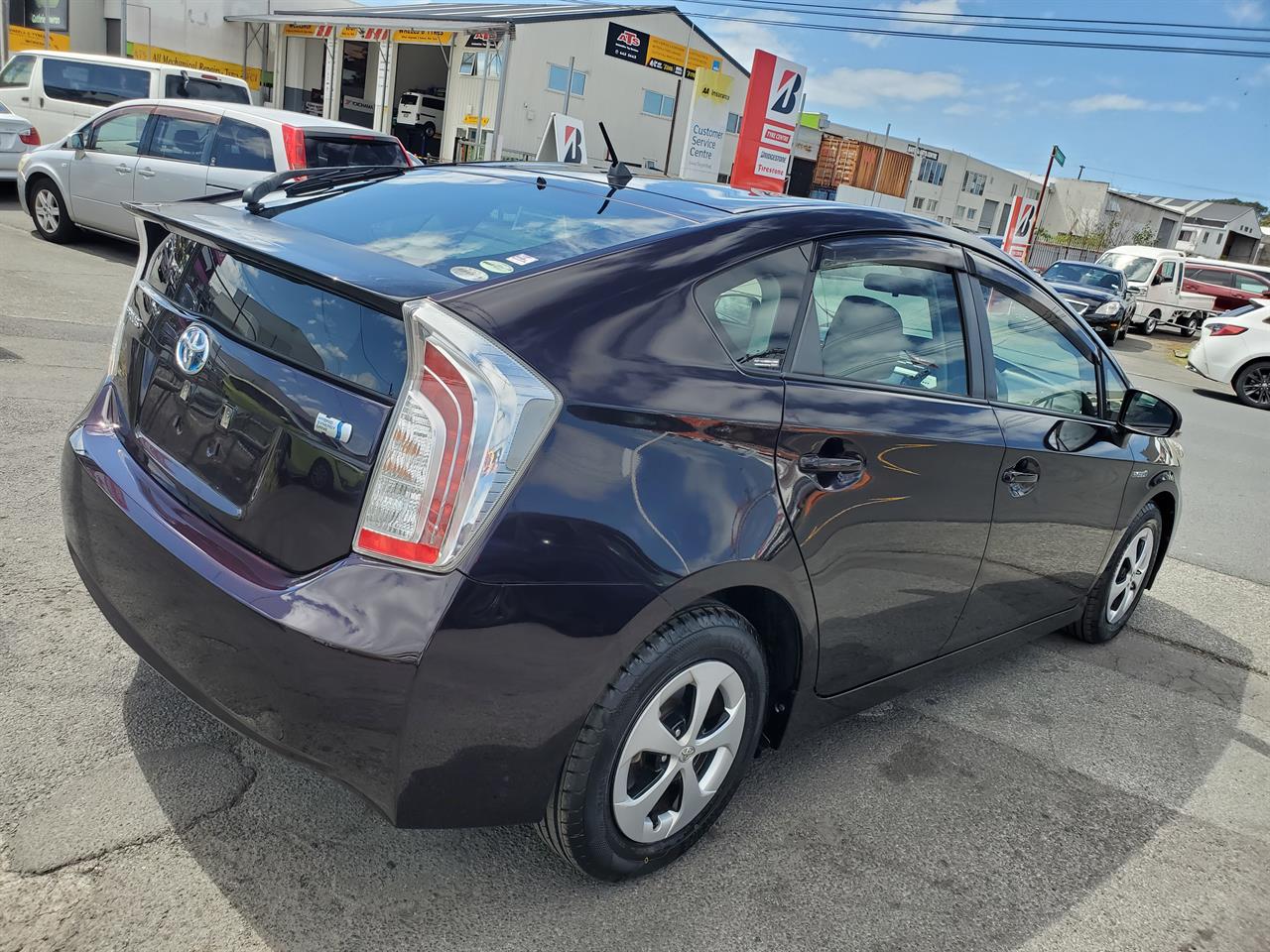 2014 Toyota Prius thumbnail