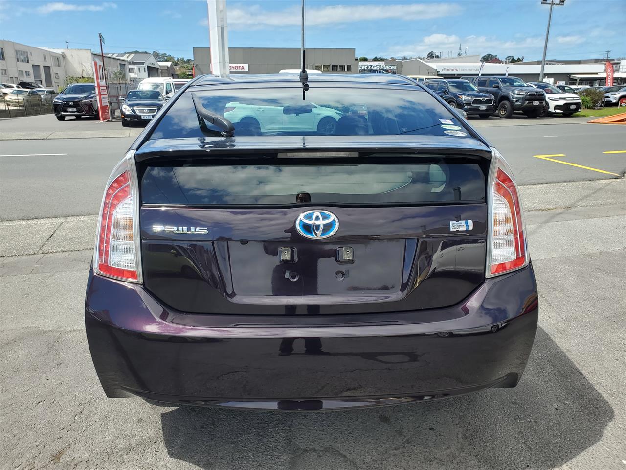 2014 Toyota Prius thumbnail