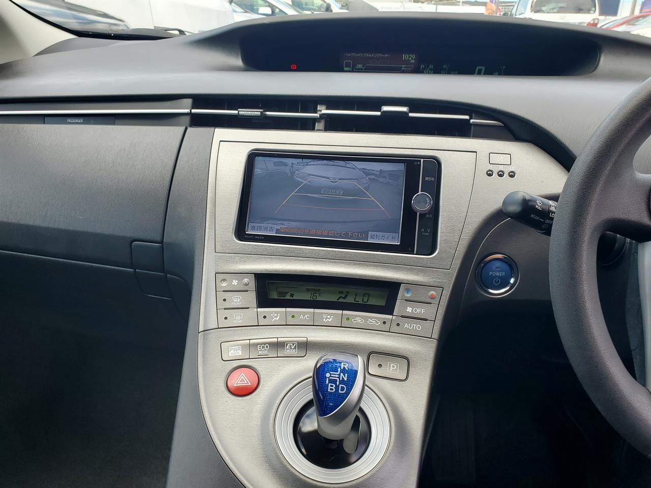 2014 Toyota Prius thumbnail