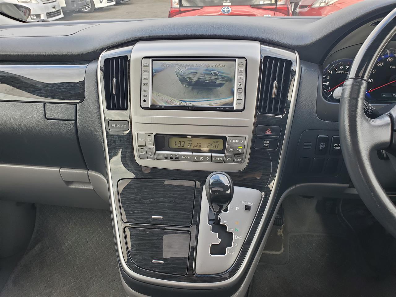 2006 Toyota Alphard thumbnail
