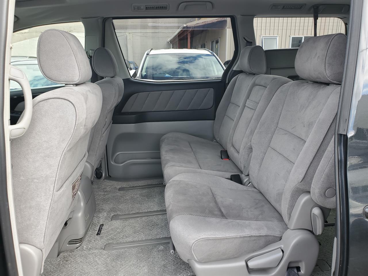 2006 Toyota Alphard thumbnail