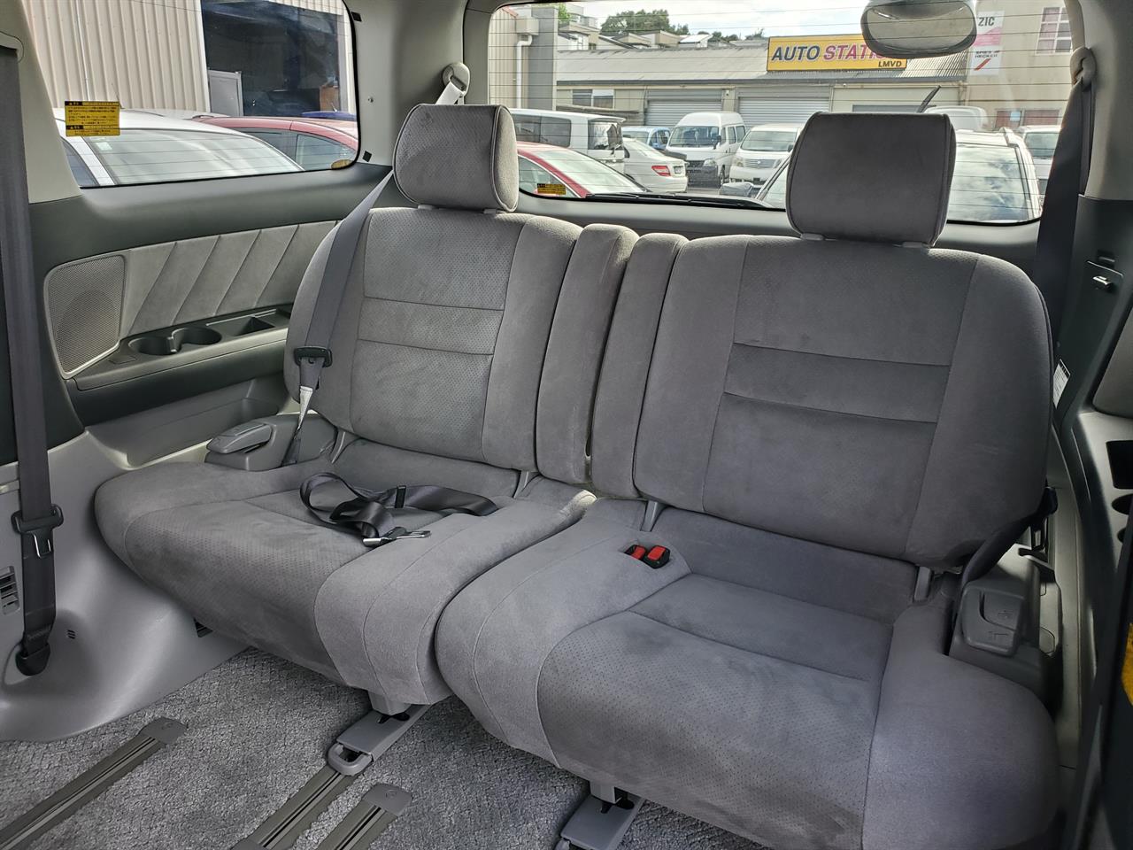 2006 Toyota Alphard thumbnail