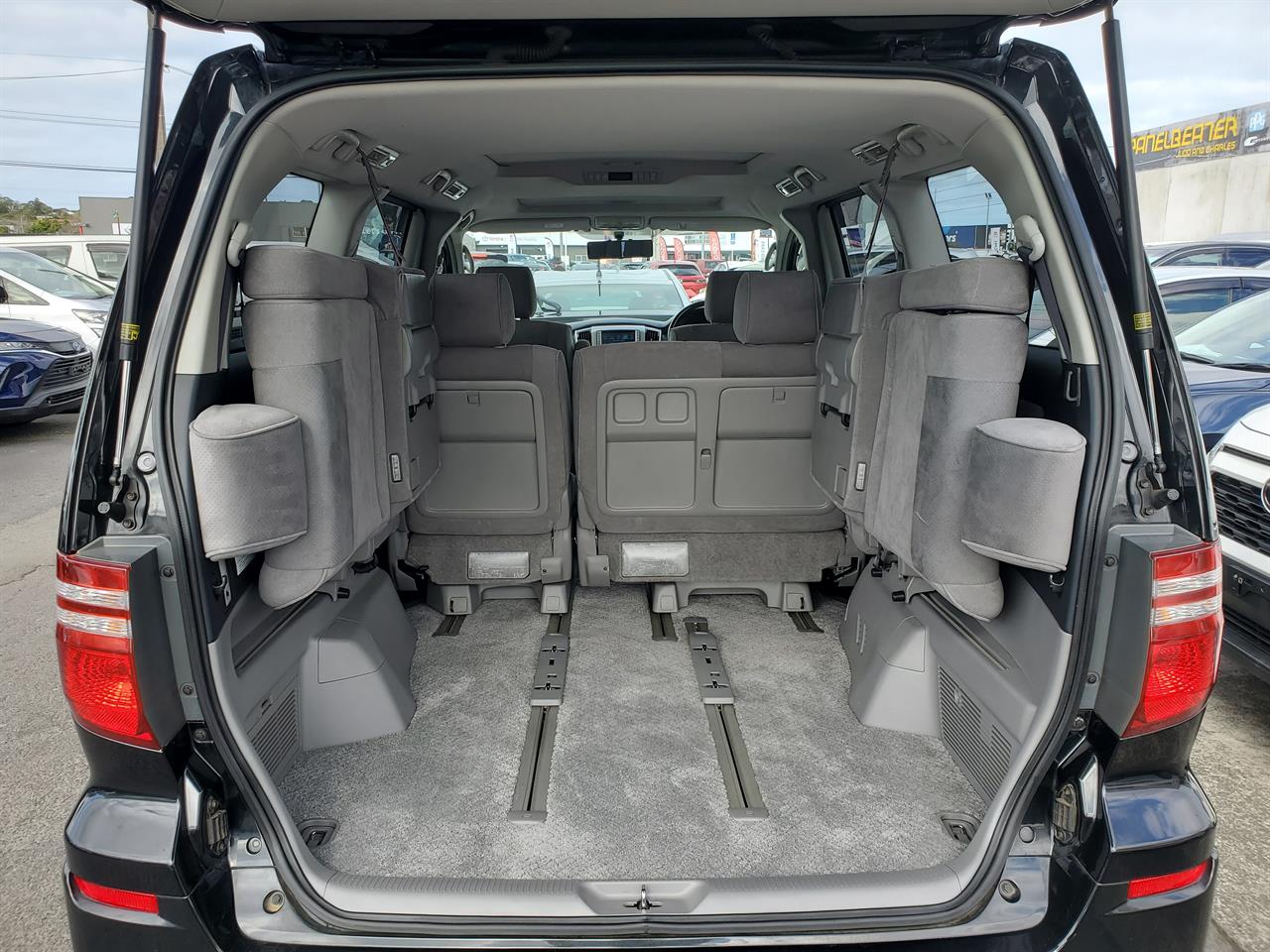 2006 Toyota Alphard thumbnail