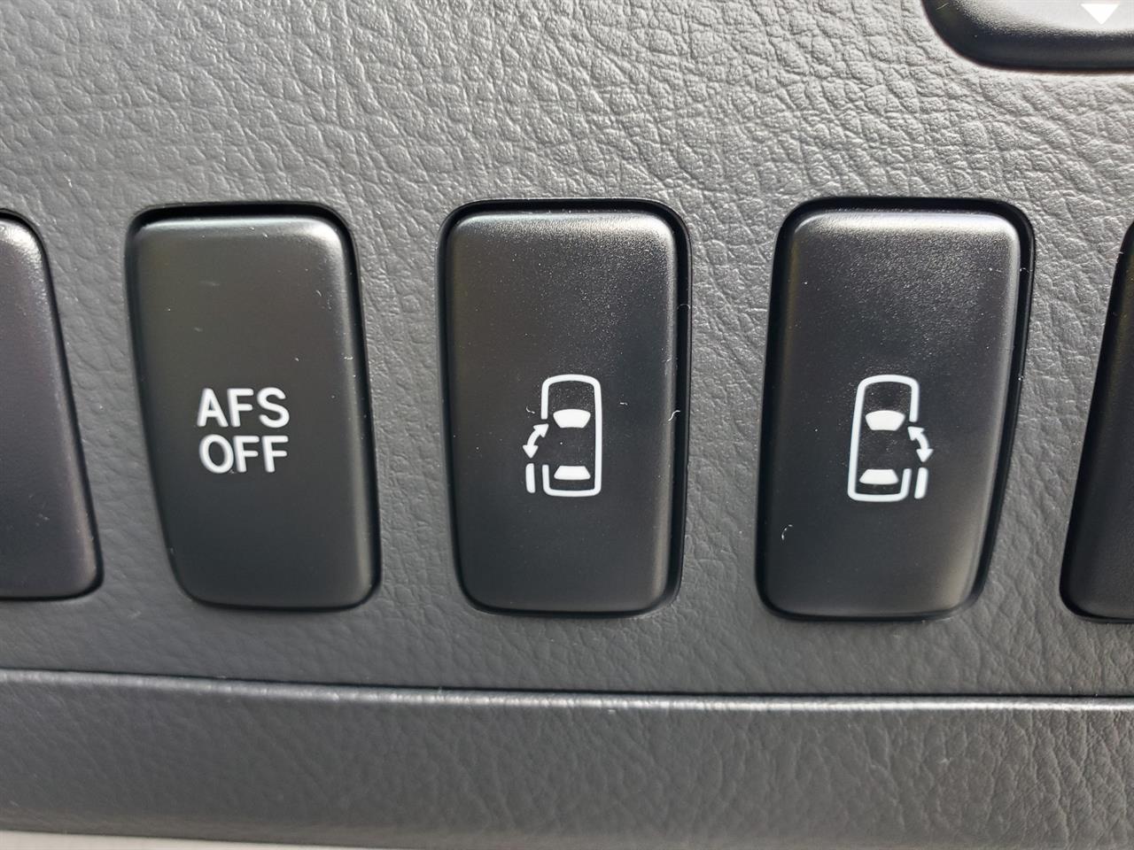 2006 Toyota Alphard thumbnail