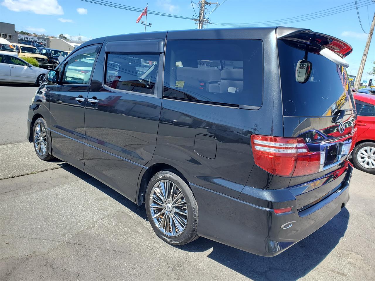 2006 Toyota Alphard thumbnail