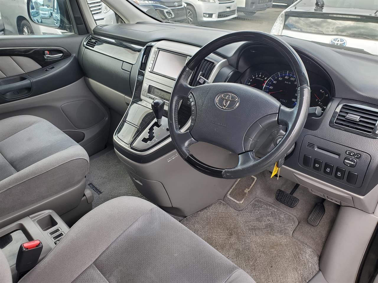 2006 Toyota Alphard thumbnail