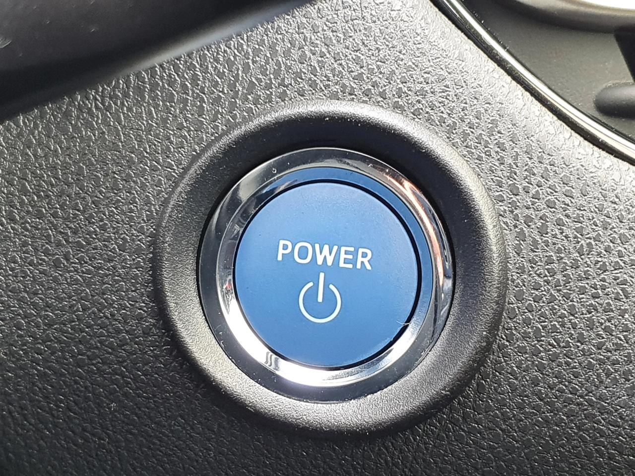 2018 Toyota C-HR thumbnail
