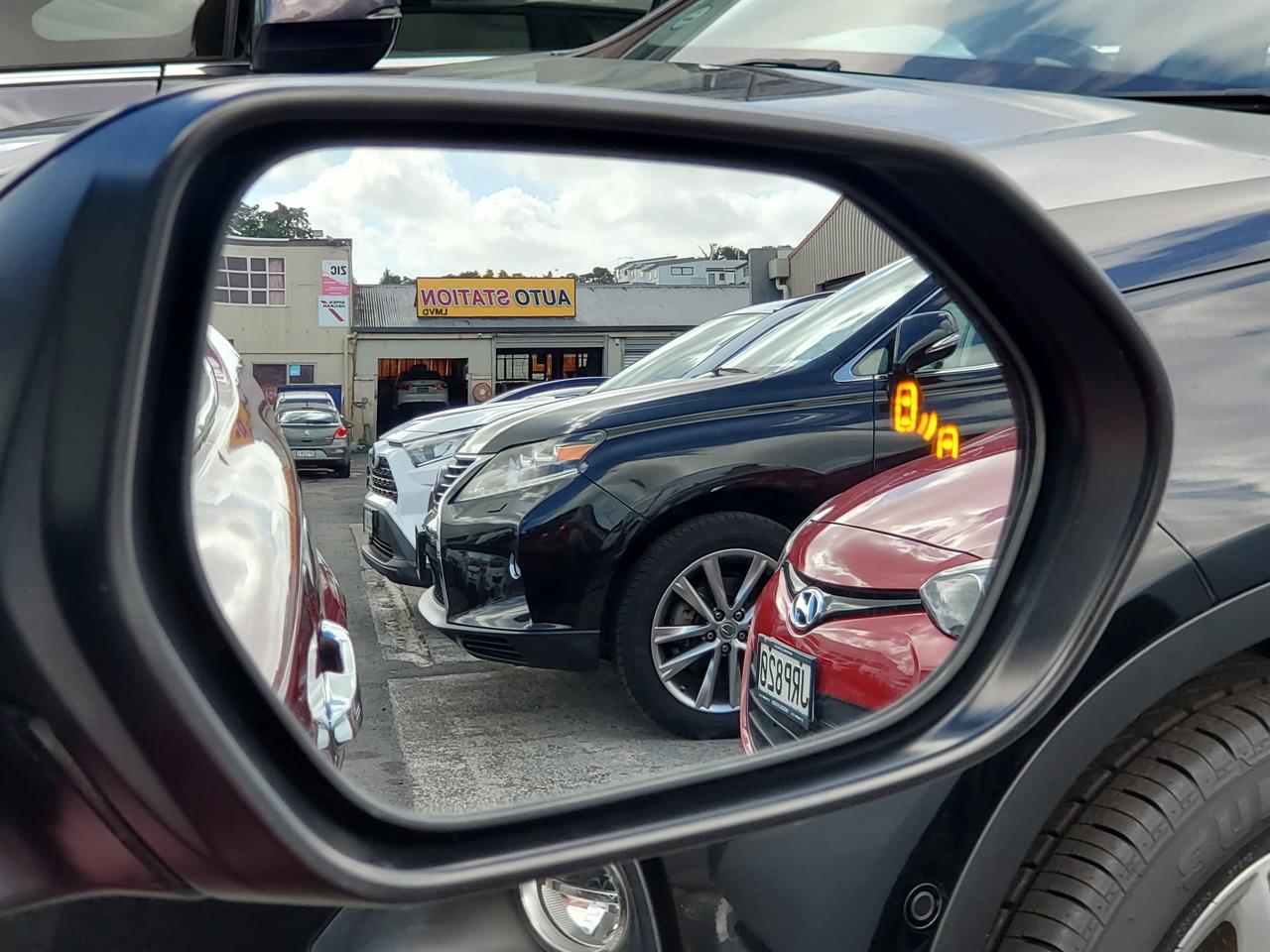 2018 Toyota C-HR thumbnail