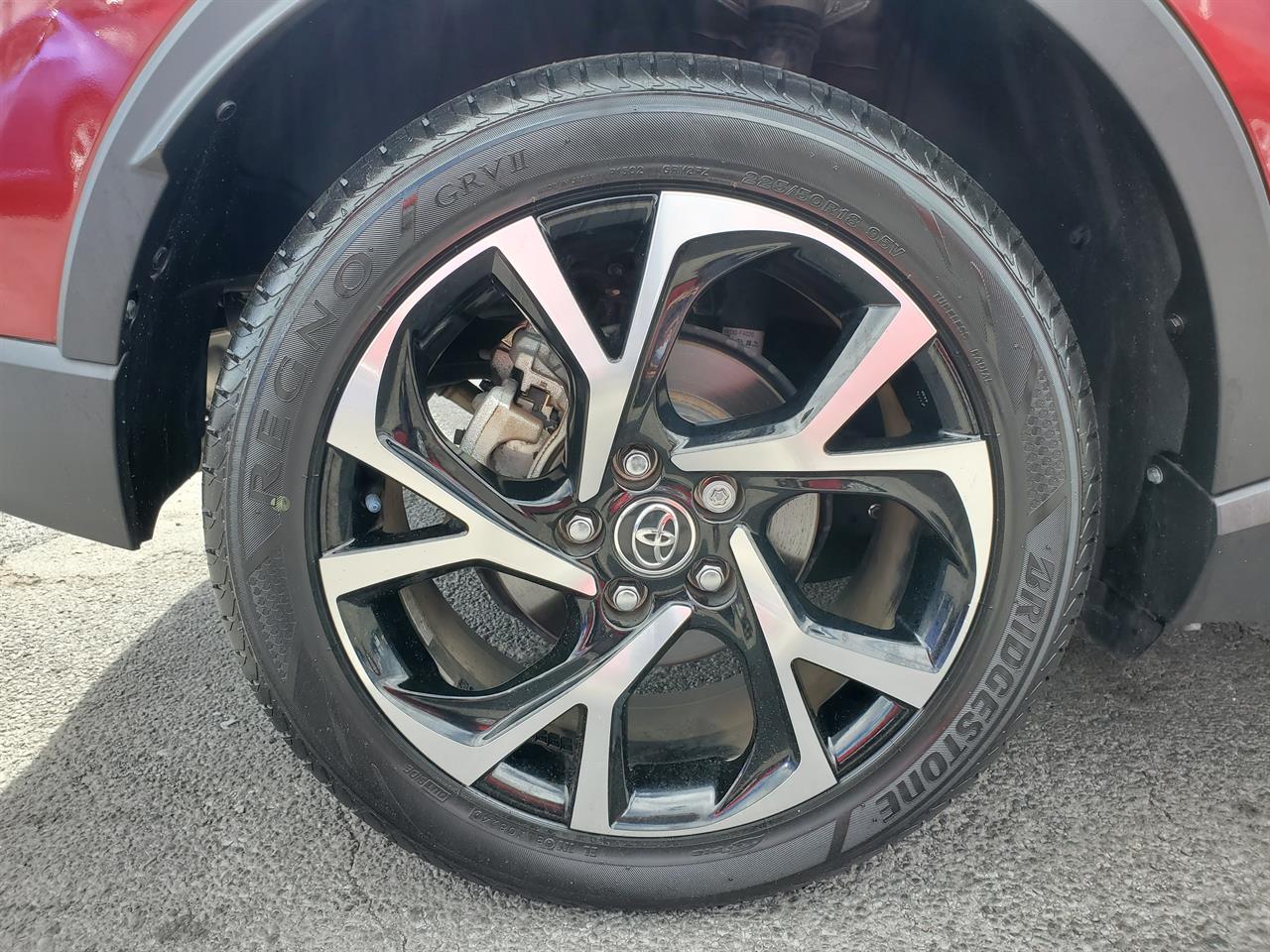 2018 Toyota C-HR thumbnail