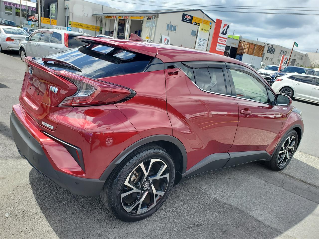 2018 Toyota C-HR thumbnail