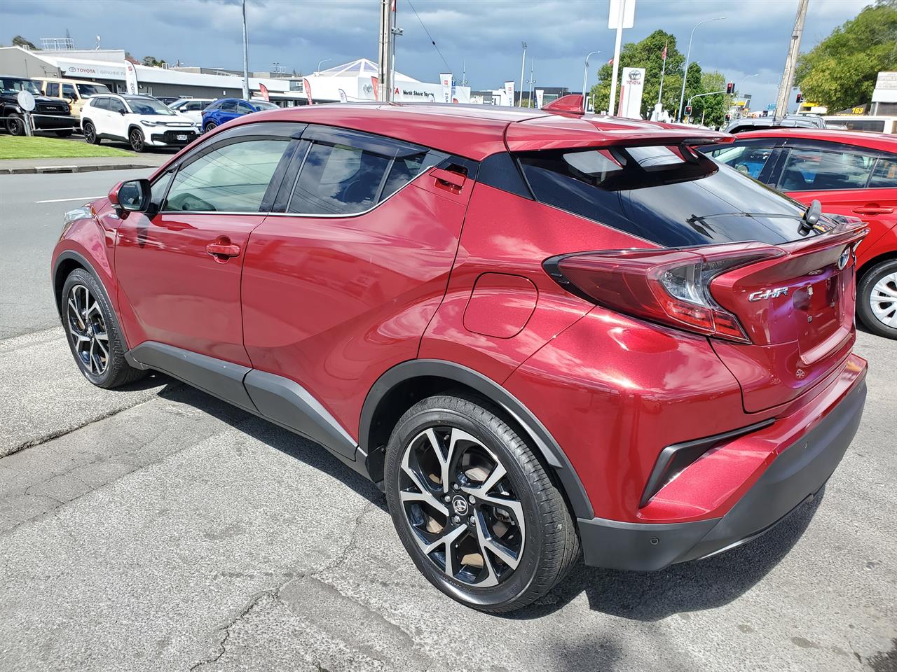 2018 Toyota C-HR thumbnail