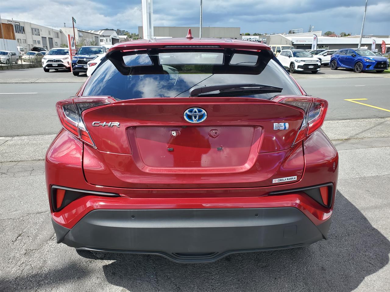 2018 Toyota C-HR thumbnail