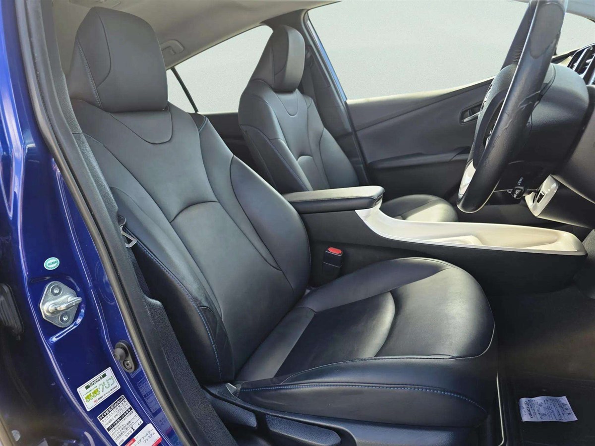 2017 Toyota Prius thumbnail