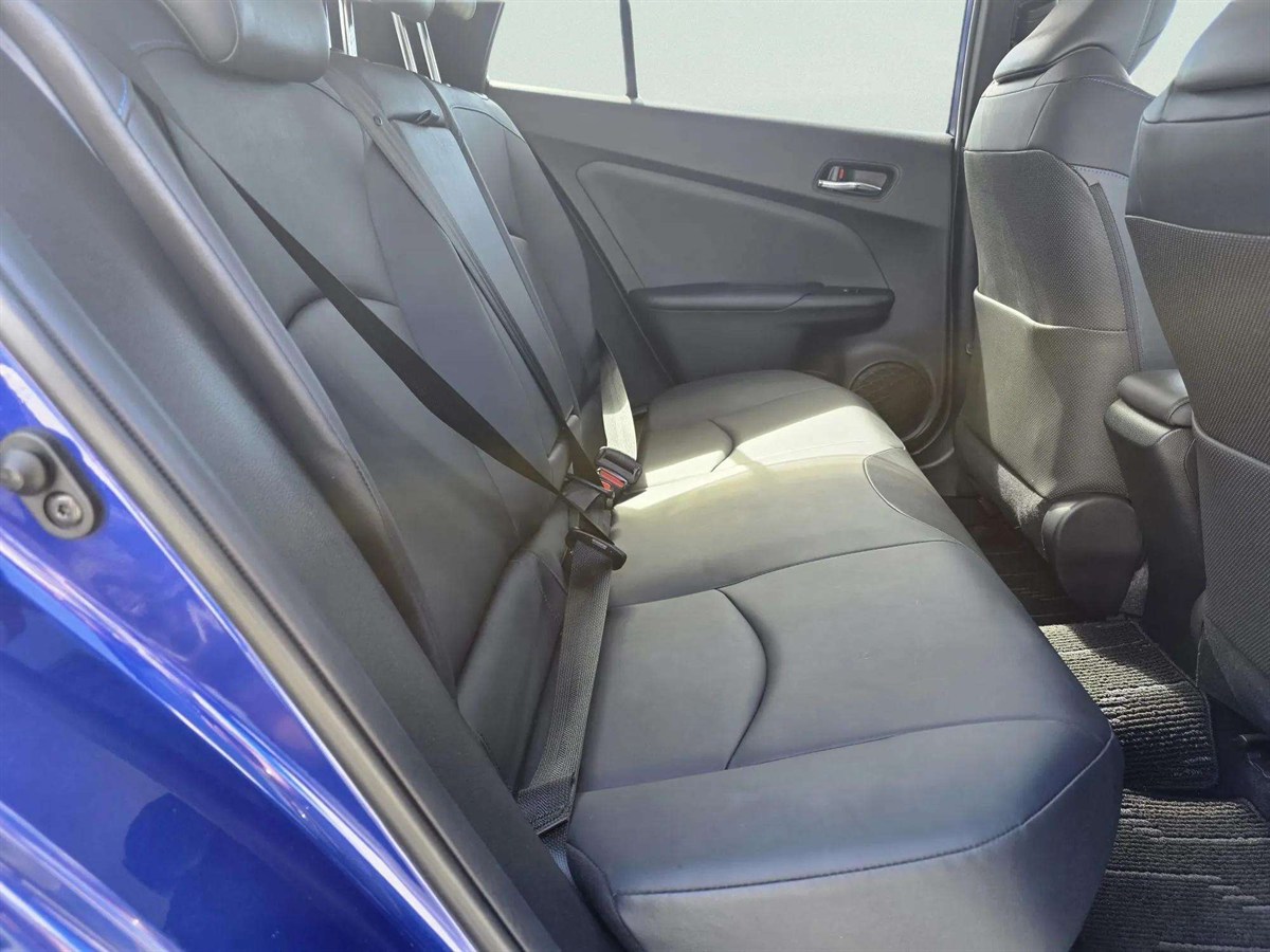 2017 Toyota Prius thumbnail