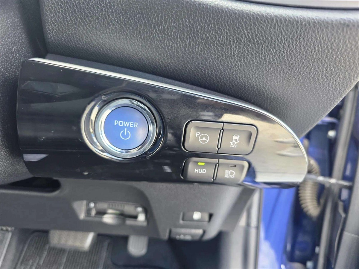 2017 Toyota Prius thumbnail