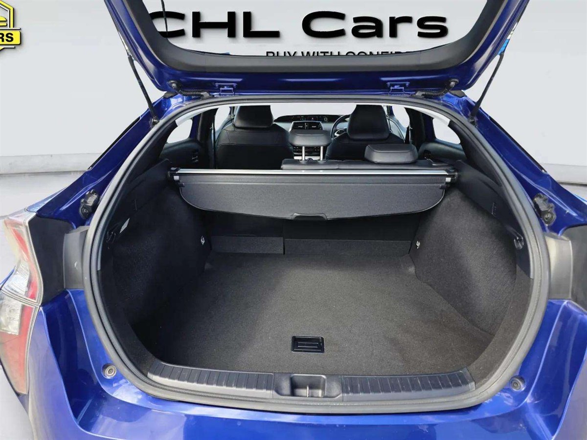 2017 Toyota Prius thumbnail