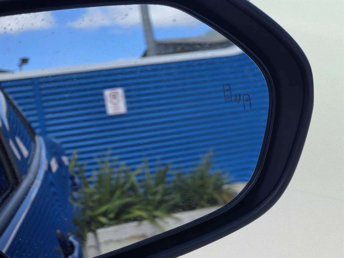 2017 Toyota Prius thumbnail