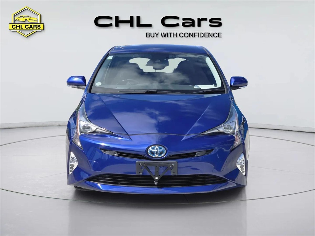 2017 Toyota Prius thumbnail