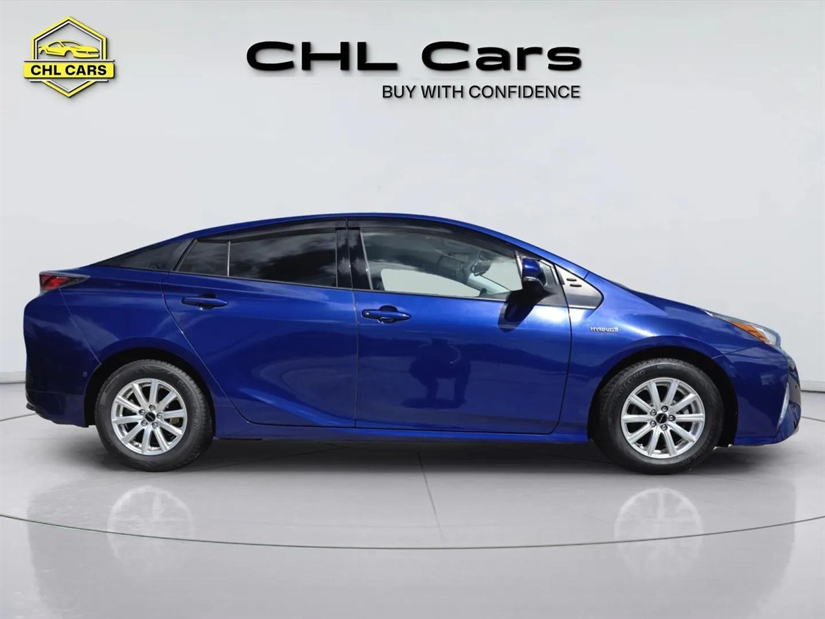 2017 Toyota Prius thumbnail