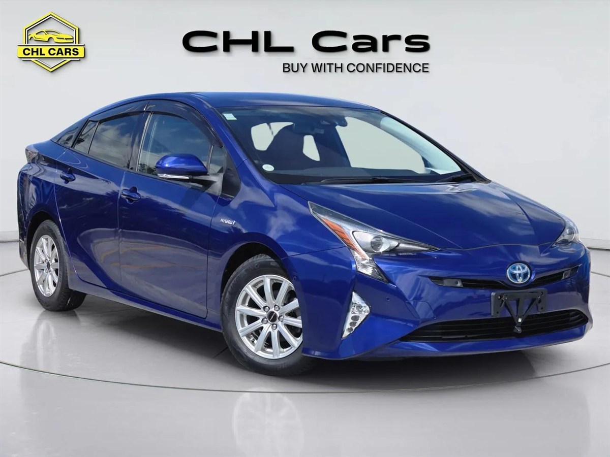 2017 Toyota Prius thumbnail