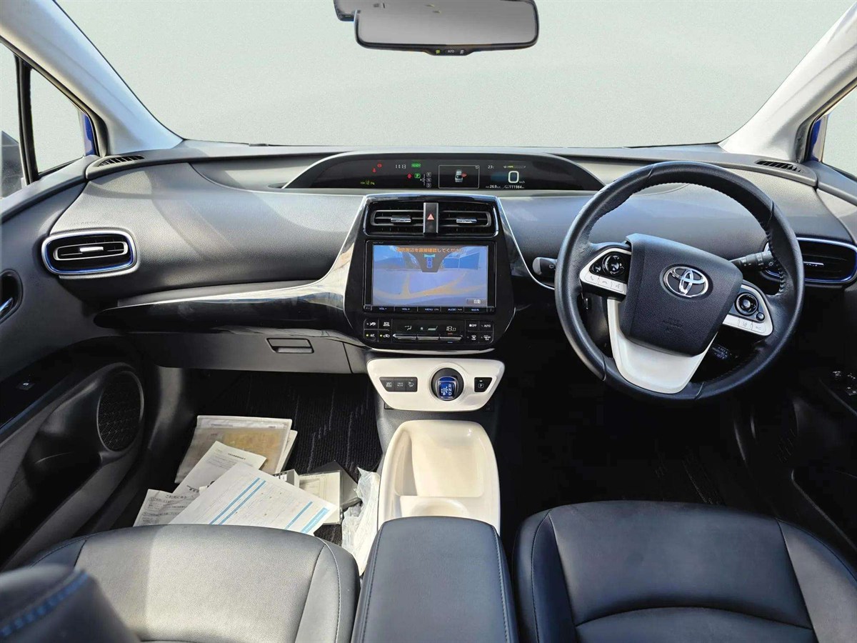 2017 Toyota Prius thumbnail