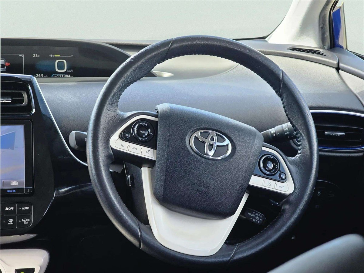 2017 Toyota Prius thumbnail
