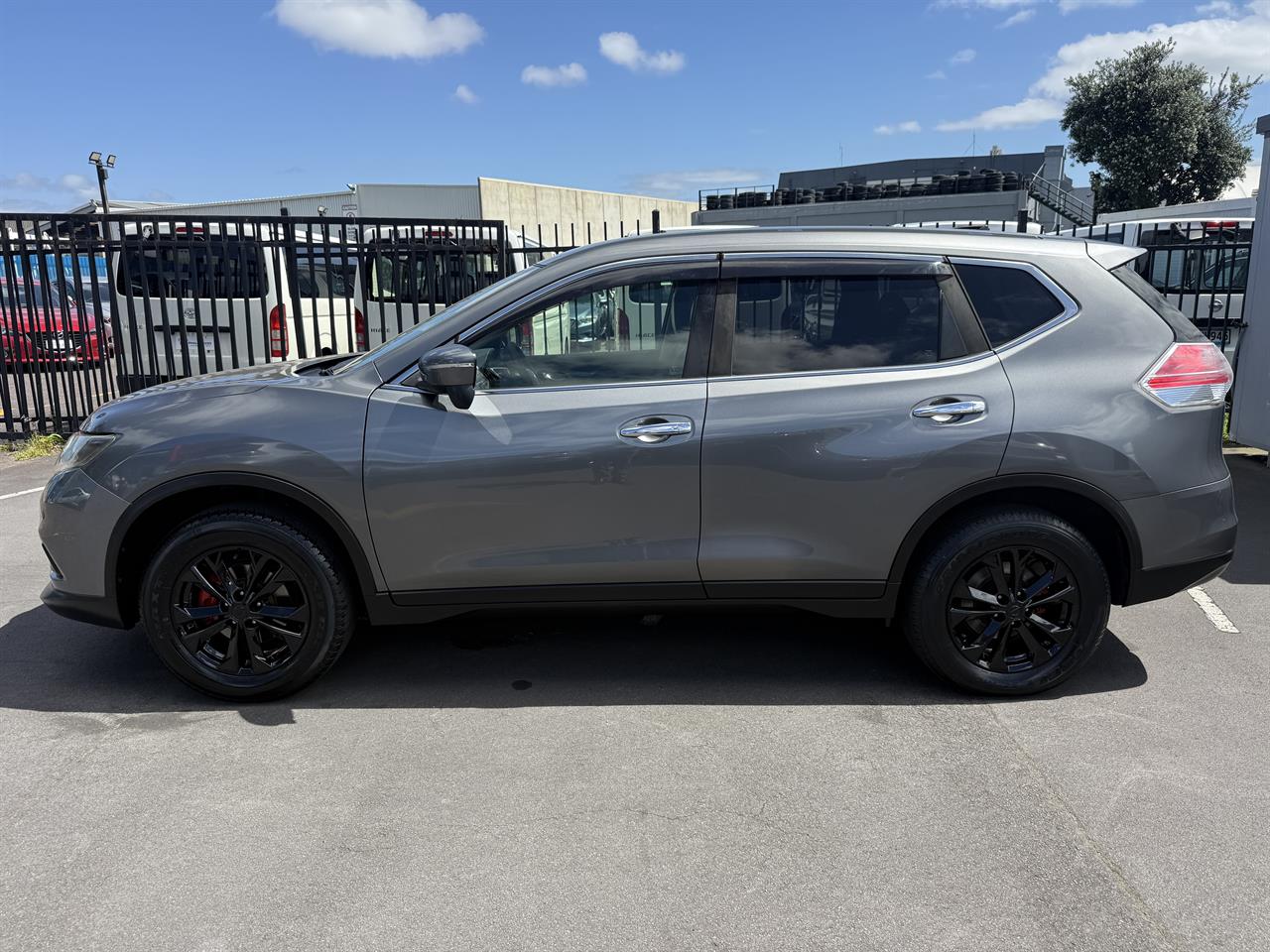 2016 Nissan X-Trail thumbnail