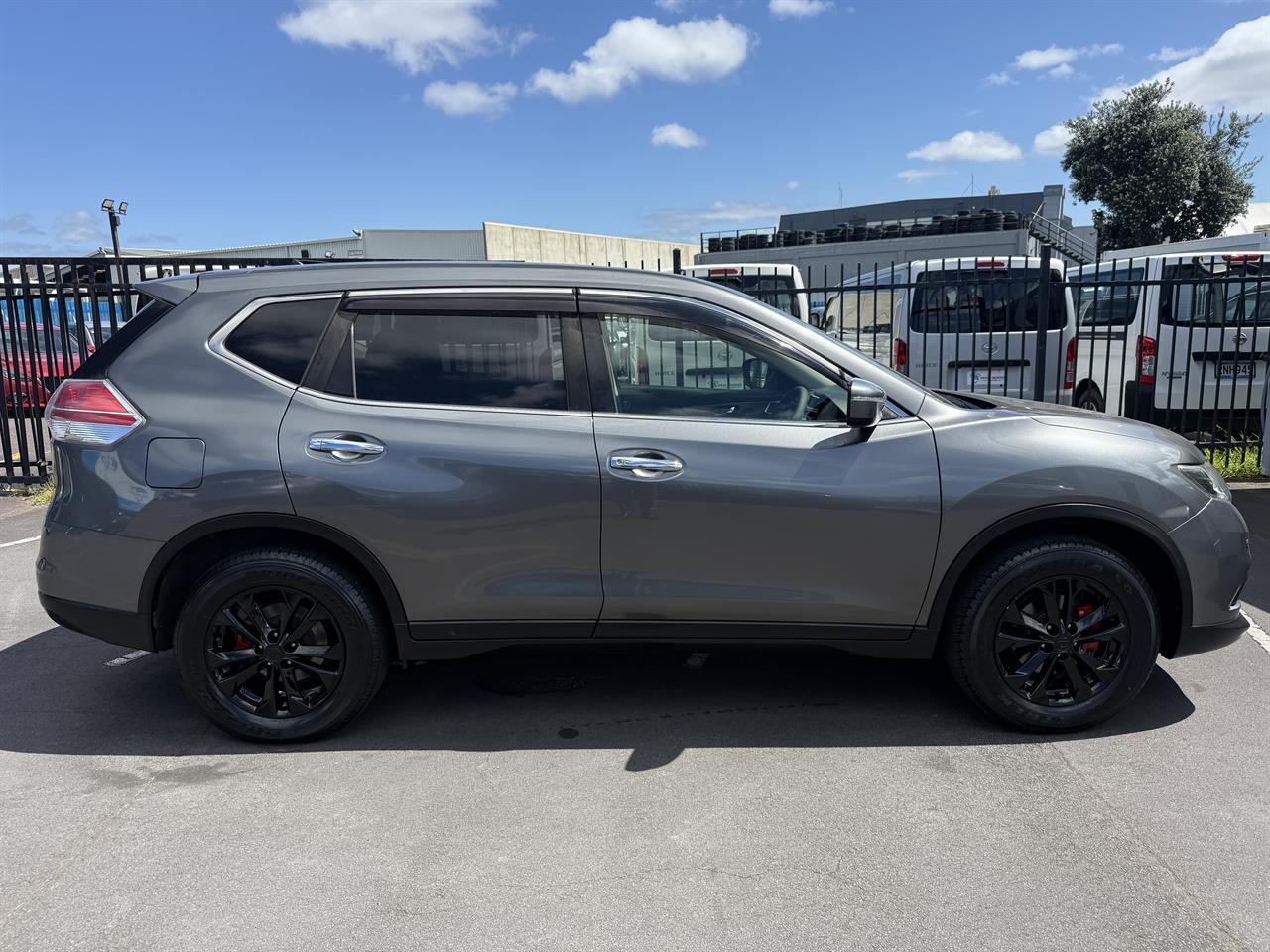 2016 Nissan X-Trail thumbnail