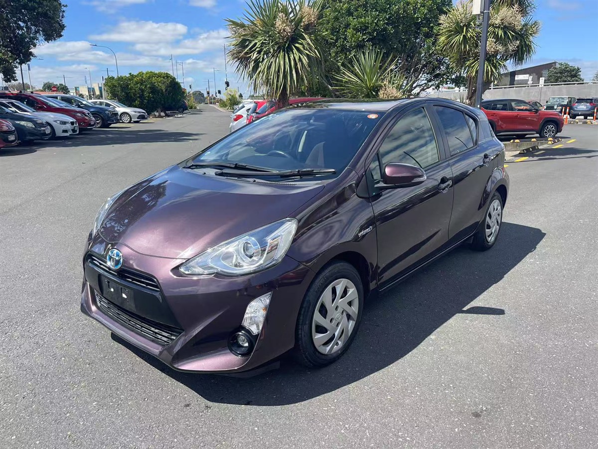 2015 Toyota Aqua thumbnail