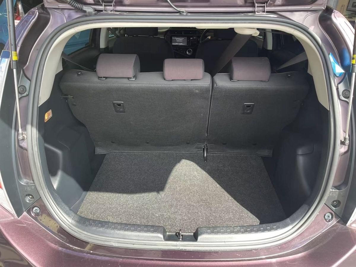 2015 Toyota Aqua thumbnail
