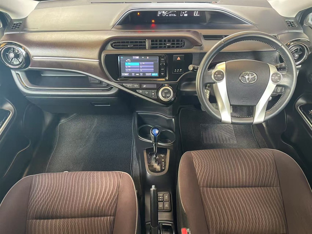 2015 Toyota Aqua thumbnail