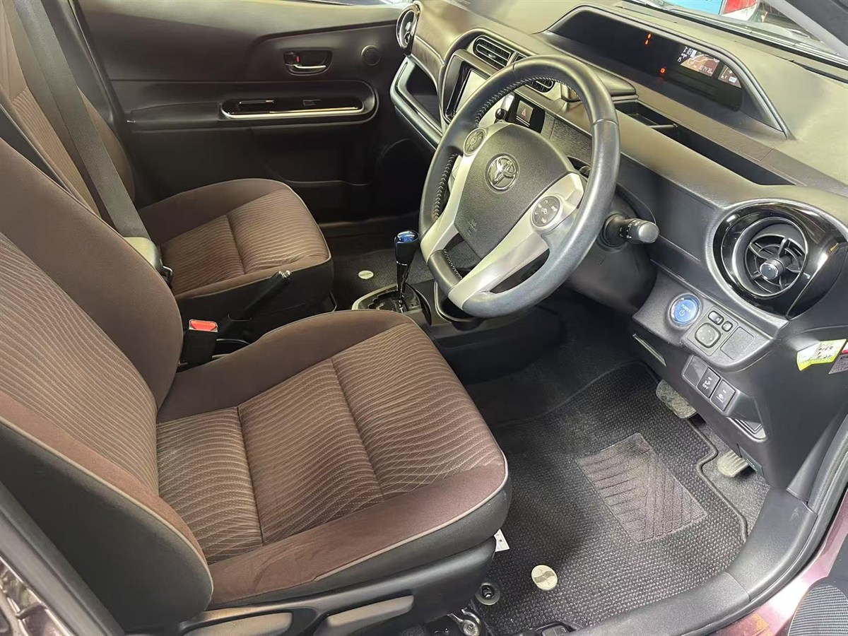 2015 Toyota Aqua thumbnail