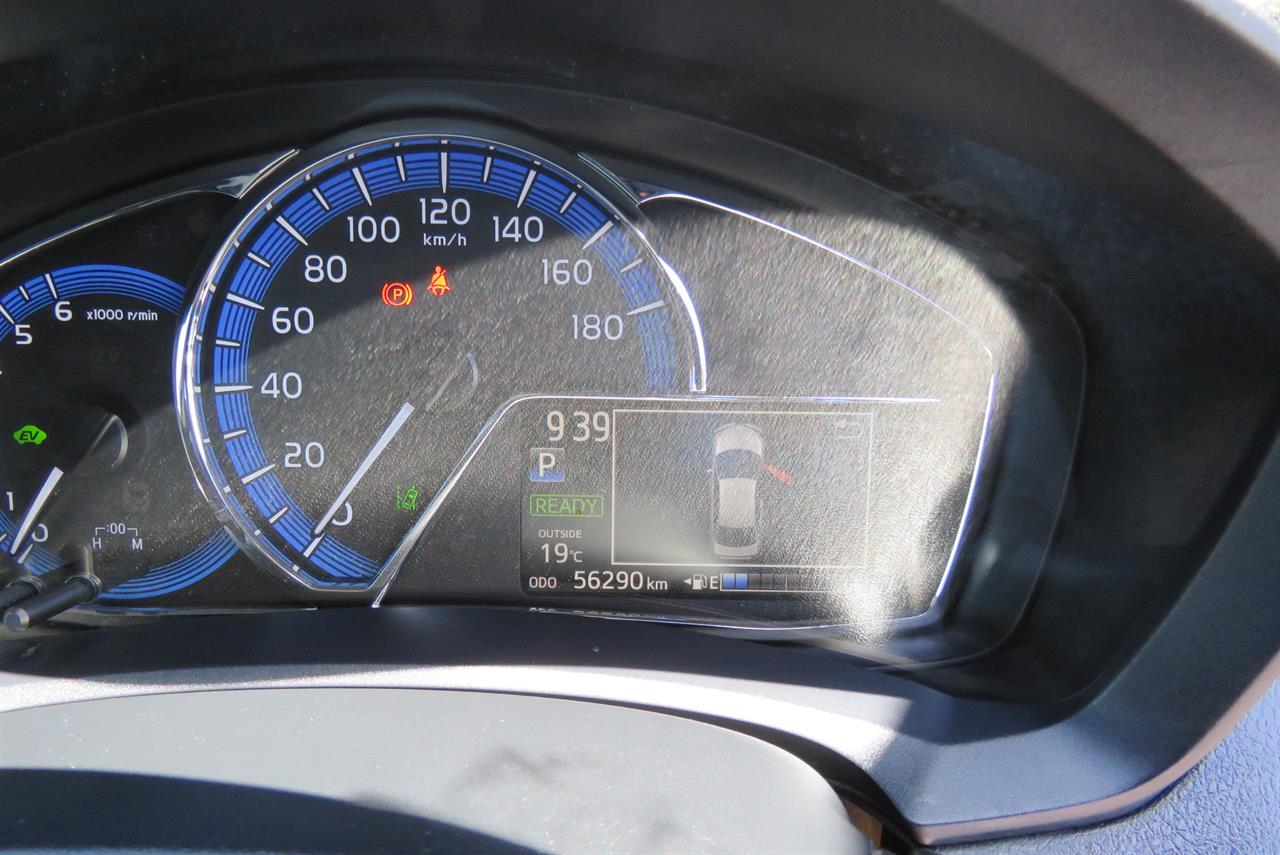 2016 Toyota Corolla thumbnail