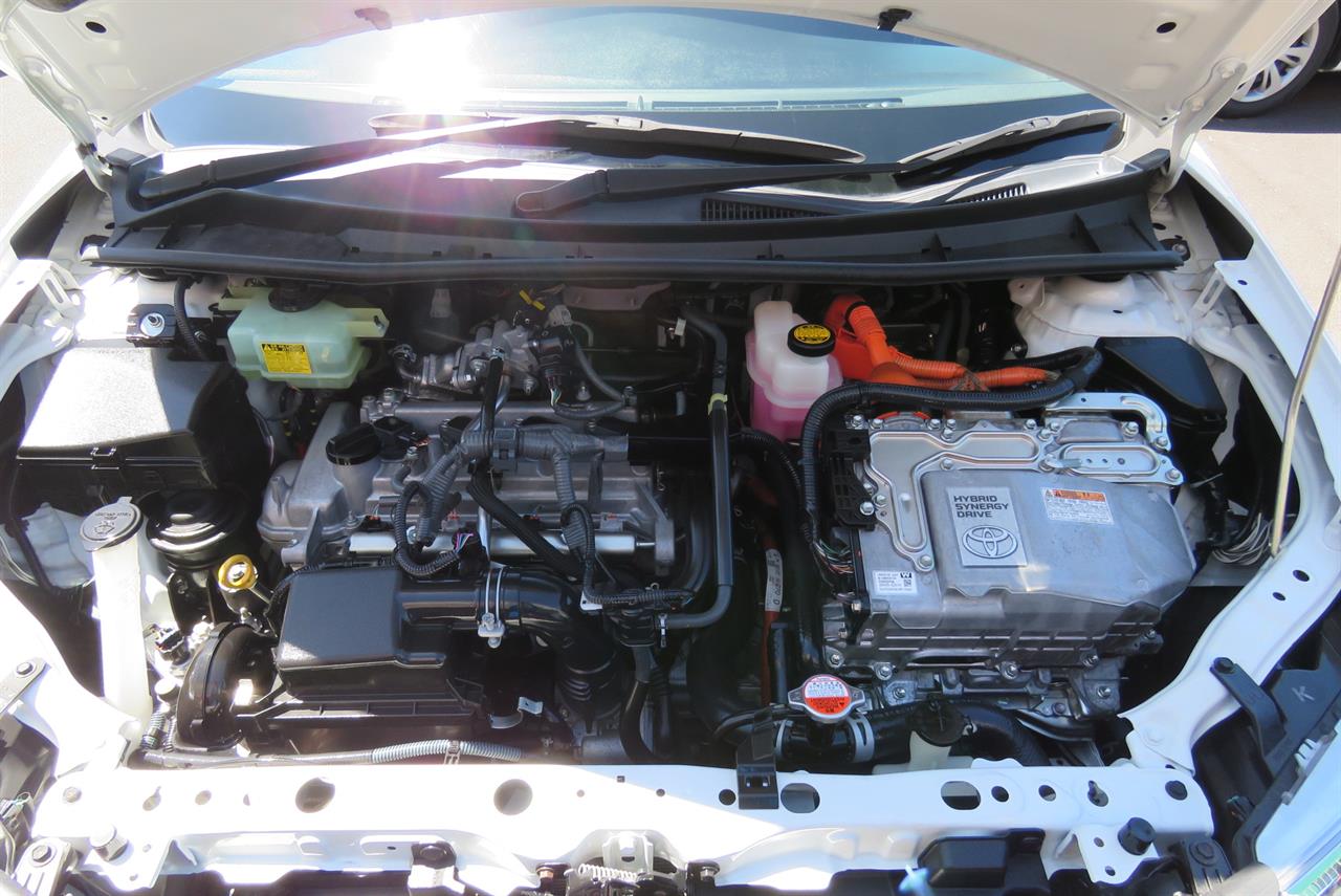 2016 Toyota Corolla thumbnail