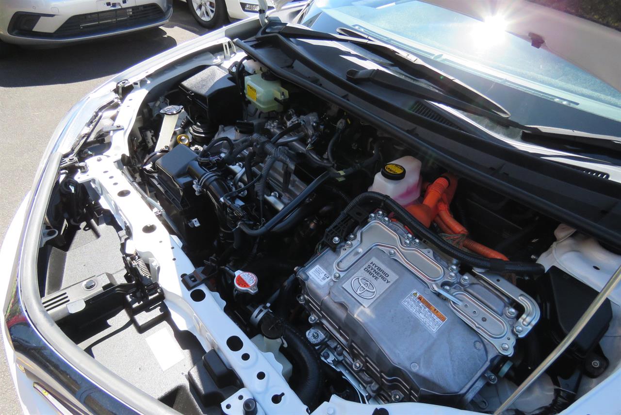2016 Toyota Corolla thumbnail