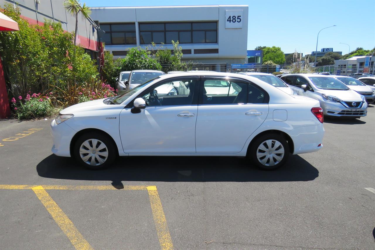 2016 Toyota Corolla thumbnail