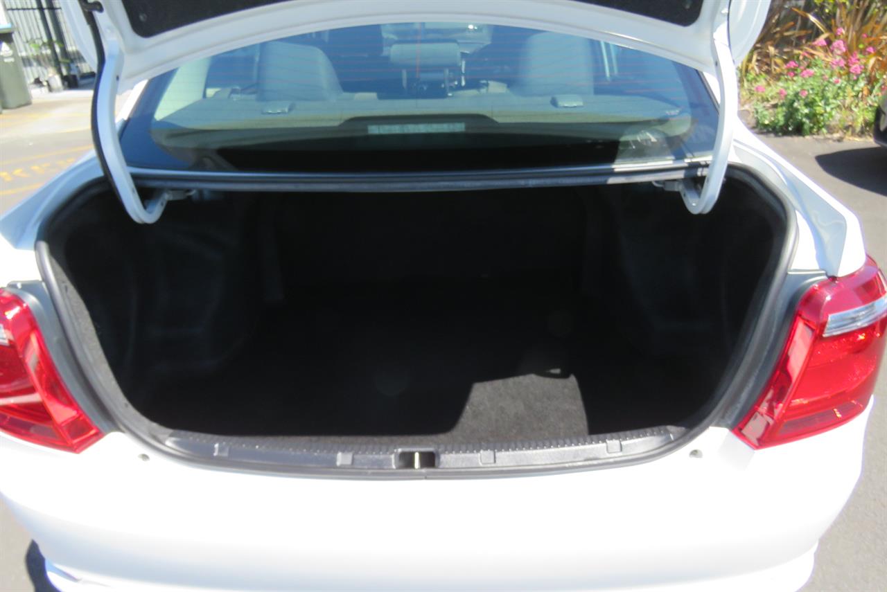 2016 Toyota Corolla thumbnail